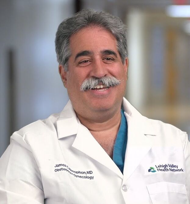Médico proctólogo Emiliano Hernandes